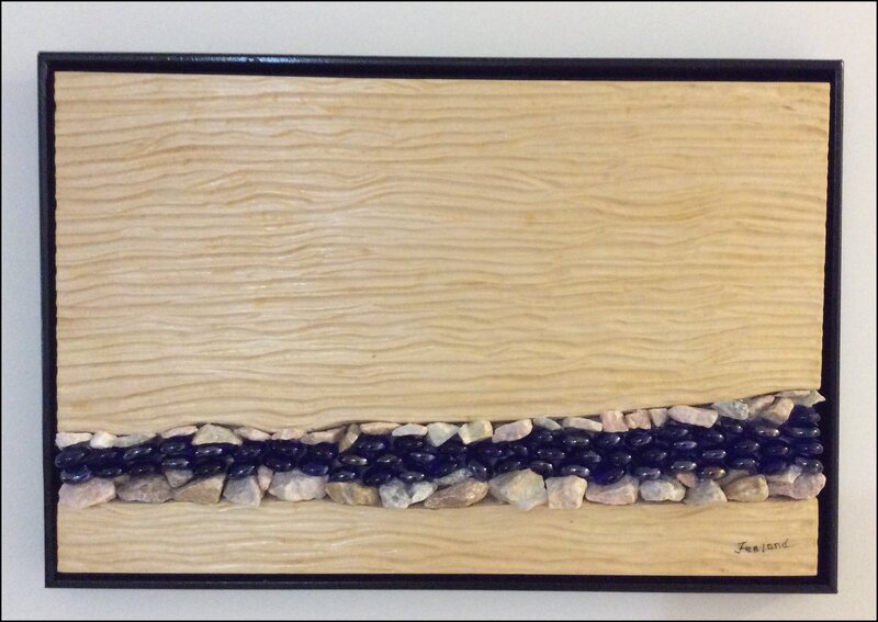 VAGUE BLEUE
Tilleul
12'' x 18'' (30 x 46 cm)
Finit: vernis chiffon
Insertion:  galets & pierres